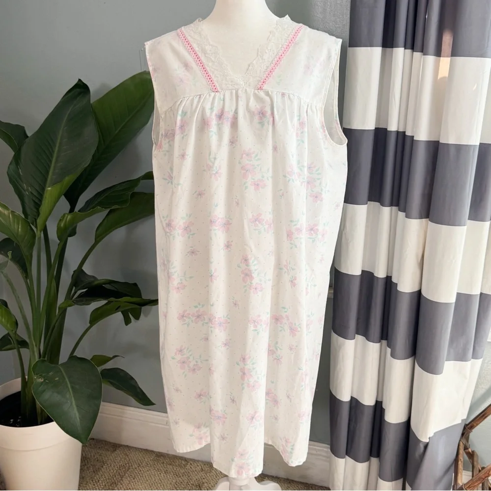 Vintage Floral Nightgown Lace Trim Pink Blue Medium Sleep Dress